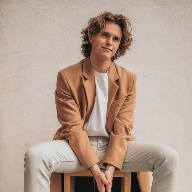 ESSENTIALS SIGNATURE HIGH WAISTED LEGGINGS