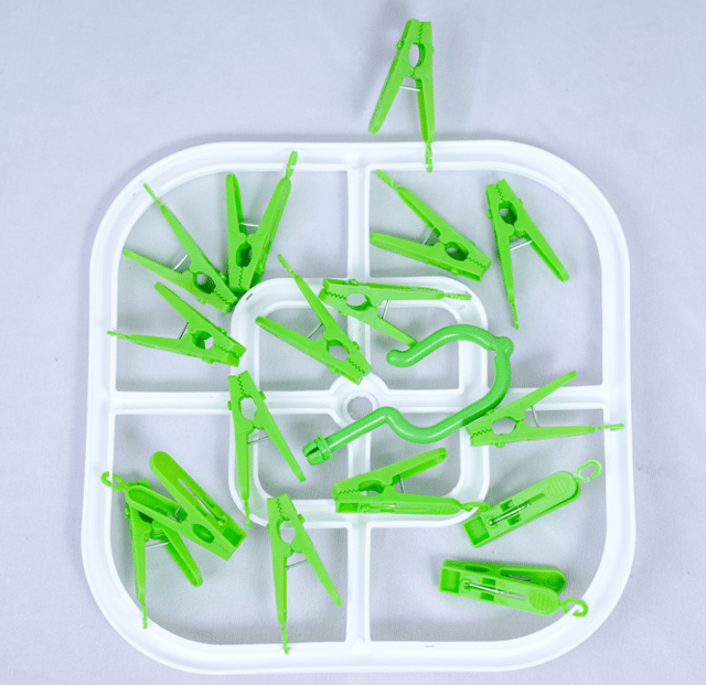 Clip Hanger Regal 16 Clips